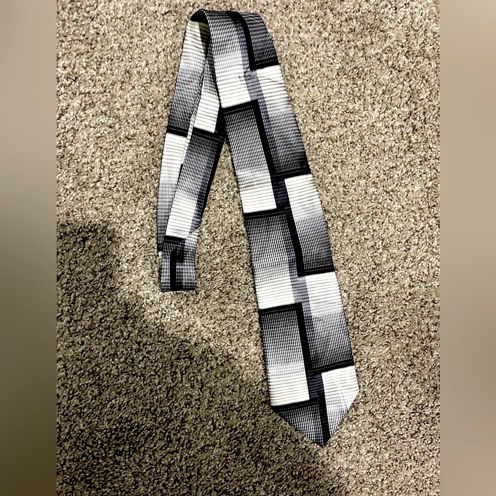 MILANO Geometric Graphic Silk Tie